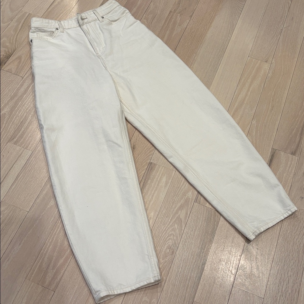 H&M white barrel jeans, Size 2